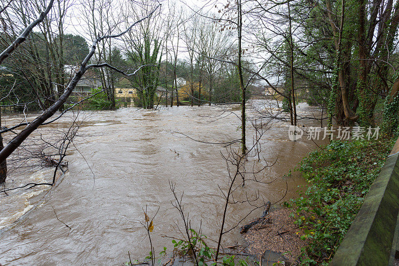 2015年12月，英国约克郡Nidd Knaresborough河被洪水淹没